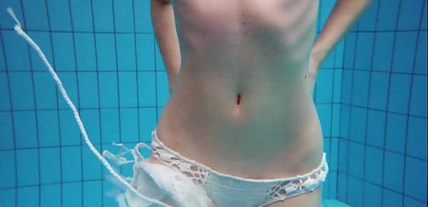  Underwater hottest babe Zelenkina swims naked